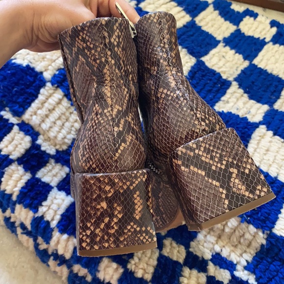 LoQ Lazaro Boot in Snake Print - Picture 2 of 6